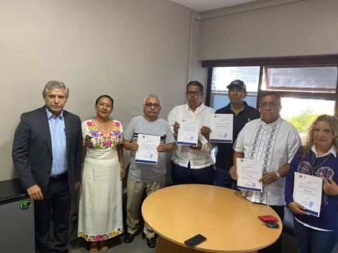 El presidente municipal de Cuernavaca, José Luis Urióstegui Salgado, entregó las constancias de nombramiento a los nuevos integrantes de la Comisión de Box y Lucha Libre.