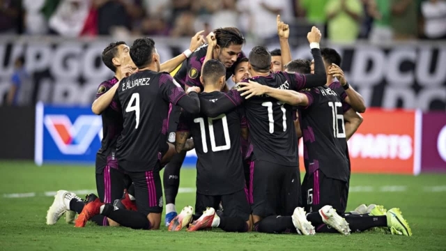 México vence a Canadá 2-1, pasa a final.