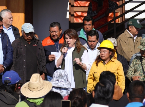 Atiende gobernadora Margarita González Saravia a habitantes de Coajomulco; acuerda acciones para enfrentar emergencia ambiental