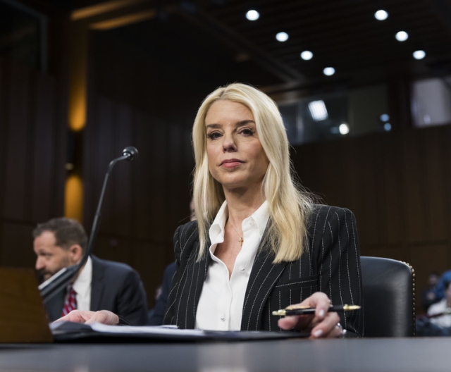  Pam Bondi.