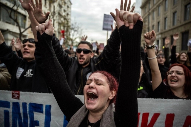 Estudiantes protestan contra  plan de universidades privadas en Grecia