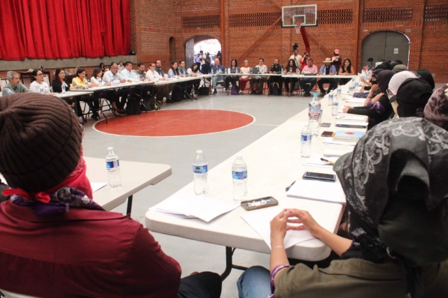 Autoridades universitarias y estudiantes sostuvieron una primera mesa de di&aacute;logo el viernes pasado, en la que se acord&oacute; la emisi&oacute;n y publicaci&oacute;n del Acuerdo Institucional de Garant&iacute;as de No Represalias por parte de la UAEM. 