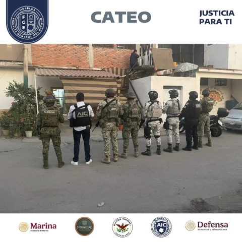 Arrestan a una mujer durante cateo en Zacatepec