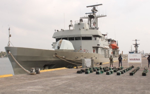 Aseguran 1.28 toneladas de cocaína frente a costas de Michoacán