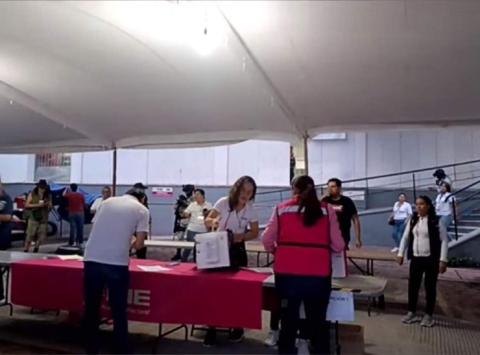 Tras una jornada comicial muy tranquila, los paquetes electorales comenzaron a llegar ayer a la Junta Distrital antes de las siete de la 