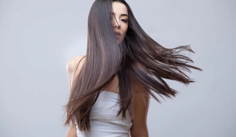 ¿Para qué sirve lavar el cabello con vinagre blanco? Descubre sus beneficios y cómo aplicarlo
