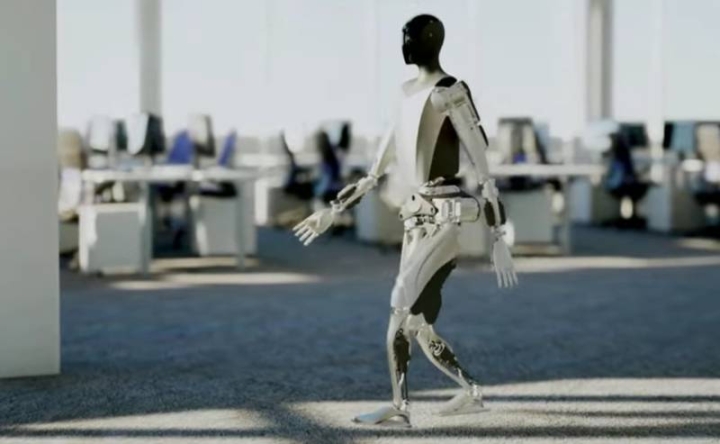 Así es Optimus, el robot humanoide que Elon Musk fabricó y quiere masificar