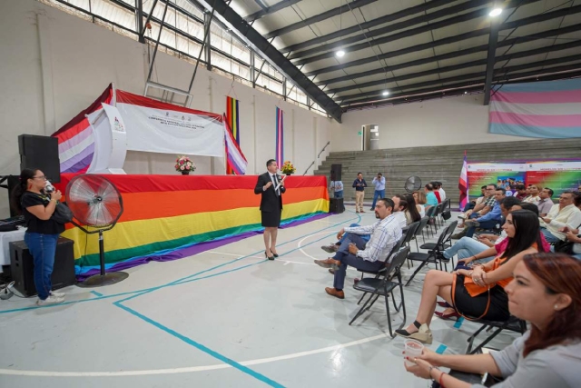 La lucha por los derechos de la diversidad debe continuar hasta que sean normales, comentó el ponente.