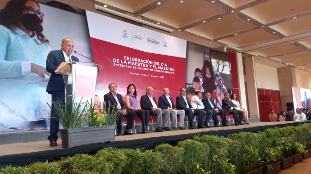 Preside gobernador celebración del Día de la Maestra y el Maestro