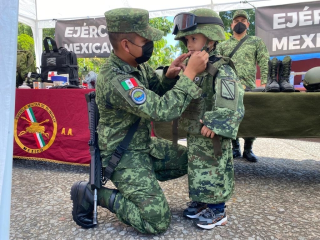 Participa personal de la 24 Zona Militar en feria de prevención del delito