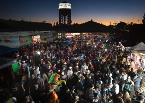 Miles de connacionales se sumaron a la celebración, en la que otorgaron un reconocimiento al alcalde con licencia Agustín Alonso Mendoza 