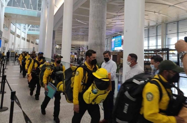 México envía bomberos para combatir incendios en Canadá.