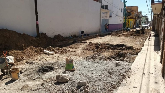 Los peatones podrán transitar por las calles en reparación, pero siguiendo los señalamientos.