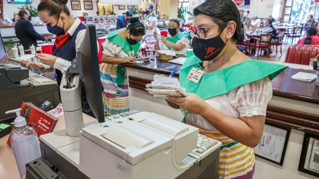 &#039;Ley Silla’, la propuesta que busca proteger a trabajadores de pie