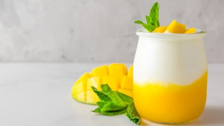 Mousse de coco con crema de mango