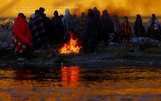 Declaran estado de emergencia en Denver por llegada de migrantes