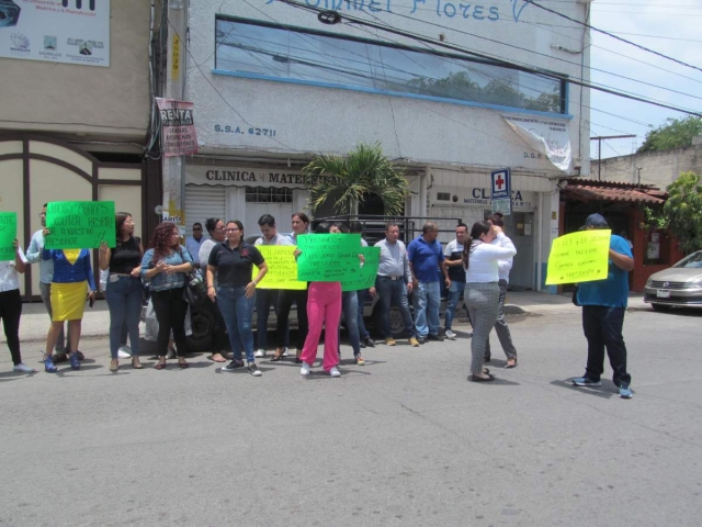 La manifestación se extendió al exterior de la Ciudad Judicial. Con gritos y pancartas, los trabajadores hicieron sentir su voz.