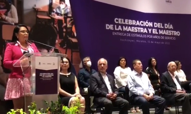 Entrega de estímulos por años de servicio a docentes