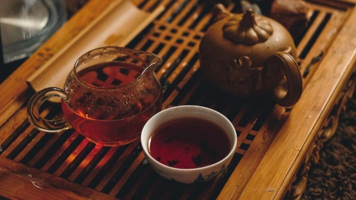 ¿Dolor de garganta? Prepara este rico té de flor de jamaica para combatir el malestar
