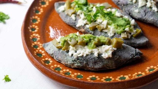 Antojitos mexicanos: Receta para preparar tlacoyos de frijoles