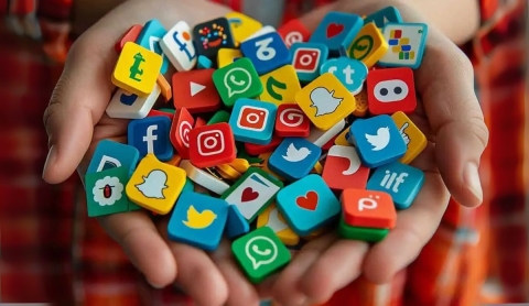 Día de las Redes Sociales: Comunicación Global, Información Rápida y Conexión Sin Fronteras Digitales