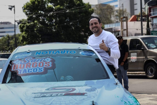 Arturo Paniagua mostr&oacute; el veh&iacute;culo con el que competir&aacute; en la M&eacute;xico Racing Cup.