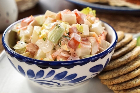 Ensalada de surimi: una opción fresca y deliciosa en pocos pasos