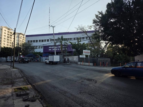 El hombre fue encontrado a unos metros del Hospital General “Dr. José G. Parres”.