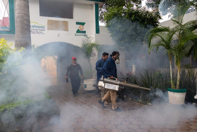 Debido al incremento de casos de dengue, comenzó la nebulización en la presidencia municipal de Zacatepec.