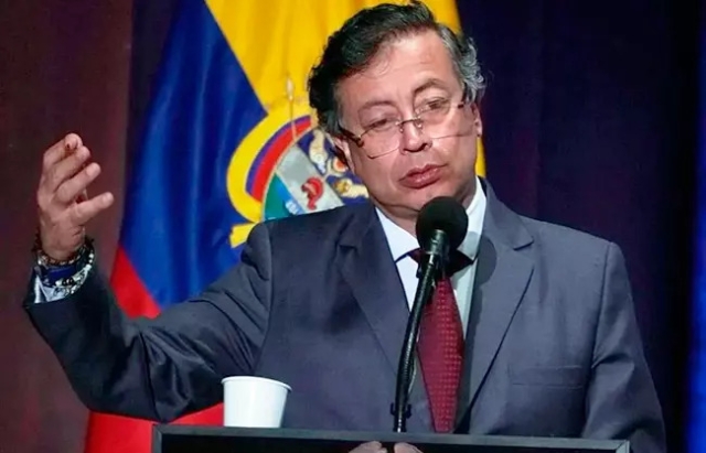 Maduro no puede dar &oacute;rdenes al Ej&eacute;rcito de Colombia, responde Petro