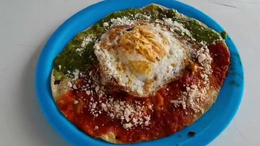 Presentan la gordita del socavón en Puebla.