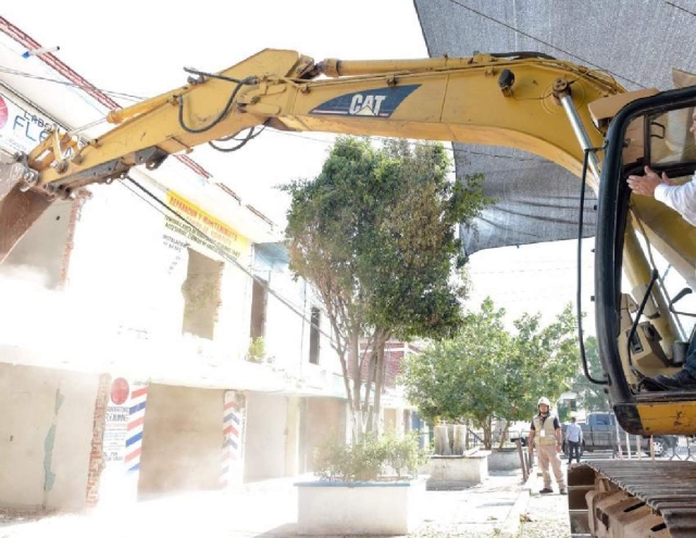 Reiniciaron los trabajos de reconstrucción del mercado “Lázaro Cárdenas” de Zacatepec. La Sedatu aportará los recursos.