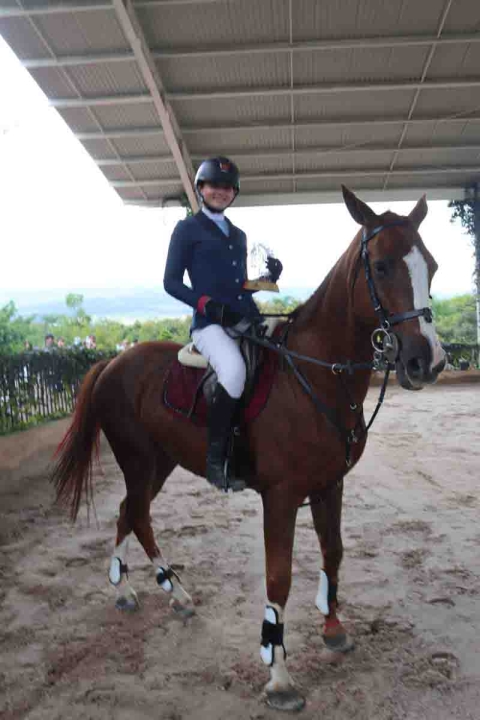 Alanna Gómez se impuso en la prueba de salto de 1.25 metros, modalidad Table A/238.2.1.1.