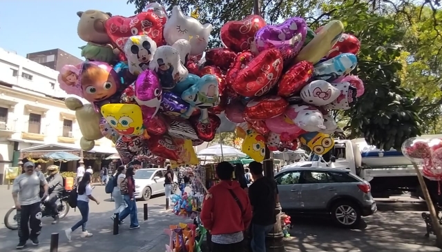 Ventas de globos inician con bajas expectativas este 13 de febrero