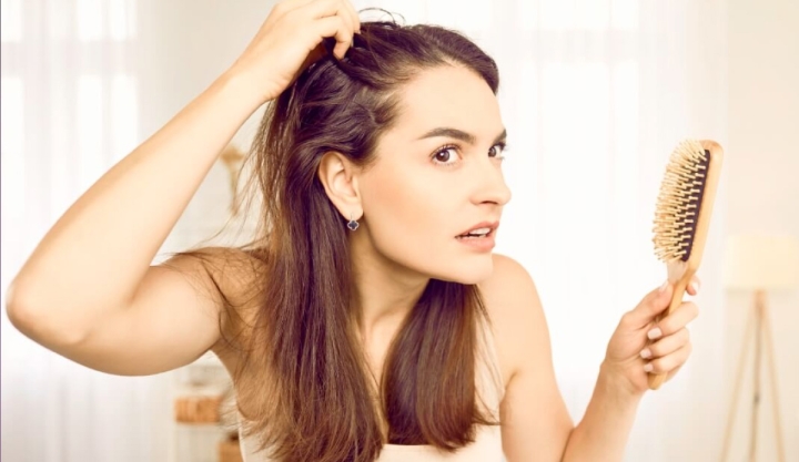 ¿Se te cae el cabello? Esta vitamina puede ser clave para fortalecerlo