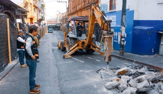 Piden precaución al caminar por la calle Degollado