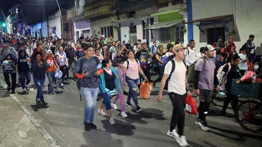 Primera caravana migrante del año parte de Tapachula hacia Estados Unidos