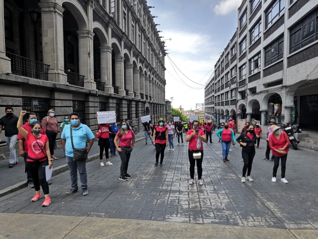 Se manifiestan maestros en Cuernavaca; demandan pago de adeudos