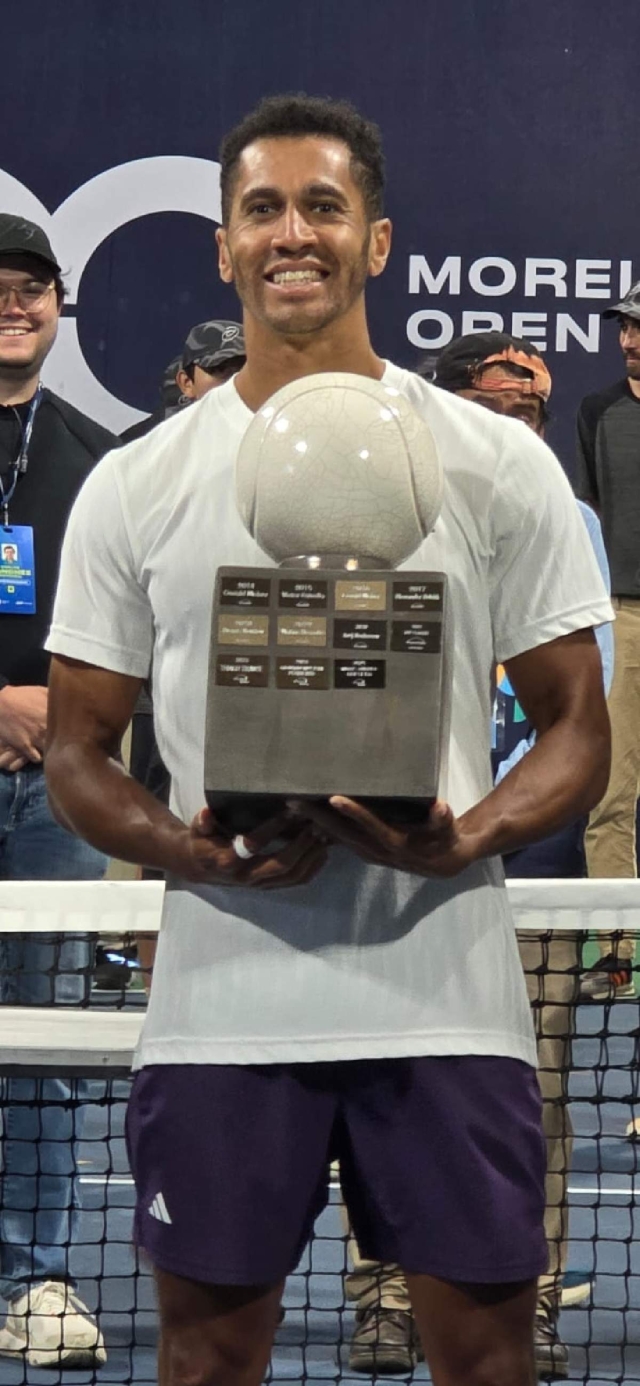 Michael Mmoh levant&oacute; el trofeo que lo acredita como campe&oacute;n del Morelos Open 2026.