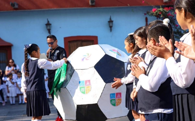 Se realiz&oacute; una din&aacute;mica en la que se colocaron los valores que representan los principios de convivencia y respeto dentro de la comunidad.