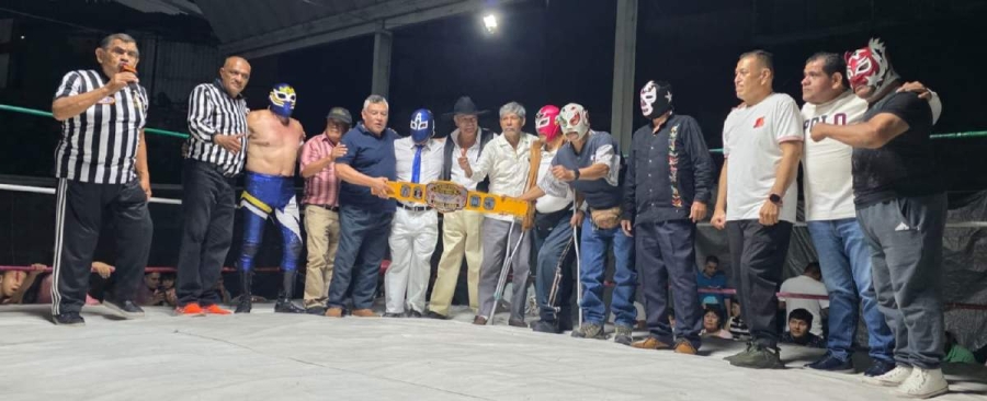  Las leyendas de la lucha libre morelense que fueron homenajeadas en la Arena Juan Jaramillo Frikas, de Cuernavaca.