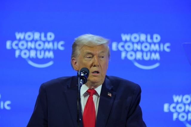 Trump critica a Europa y plantea control de EU sobre Groenlandia en Davos