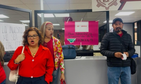 Se manifiestan maestros de la secundaria técnica 31 de Cuautla en el IEBEM