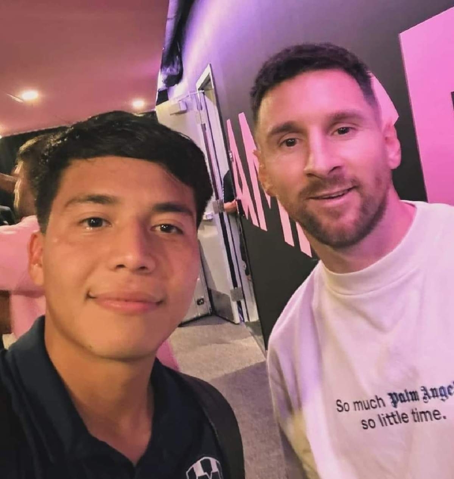 Daniel López, el “Chespi”, obtuvo una foto con el astro argentino Lionel Messi, en el estadio del Inter de Miami.