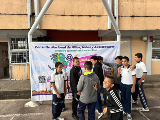 Para que los niños y adolescentes participen en la consulta, el Sistema DIF visita las escuelas del municipio para hacer las preguntas directamente. Hasta el momento ya hay información de qué alegra y qué entristece a los menores.