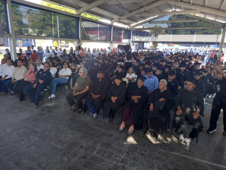 Las autoridades destacaron el logro de las personas que participaron en este programa y los alentaron a continuar en sus estudios.