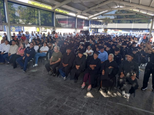 Las autoridades destacaron el logro de las personas que participaron en este programa y los alentaron a continuar en sus estudios.