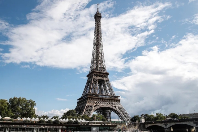 Torre Eiffel regresa a la normalidad tras falsa amenaza de bomba