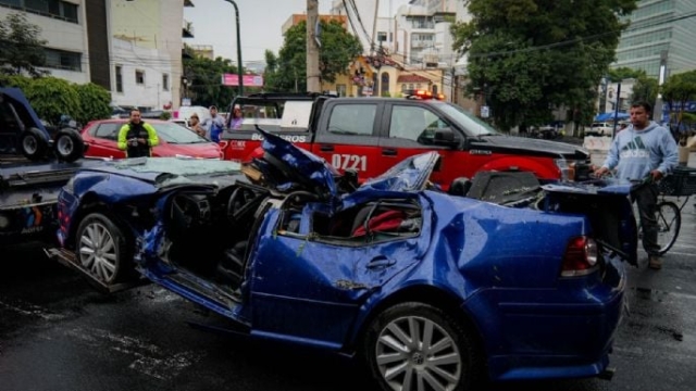 Fallece mujer tras caída de árbol en la Nápoles, su bebé fue rescatado
