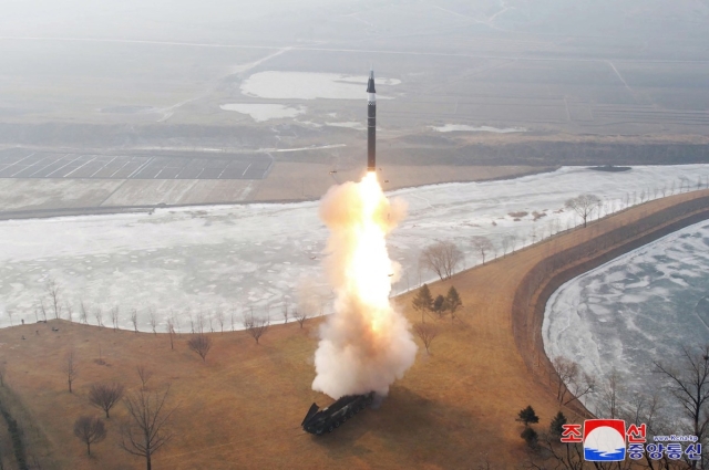 Corea del Norte lanza su primer misil balístico del 2025